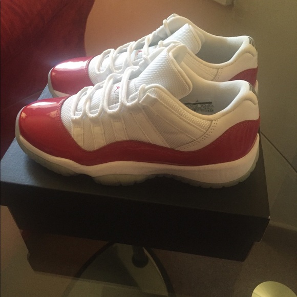 Air Jordan 11 Low - Picture 2 of 5